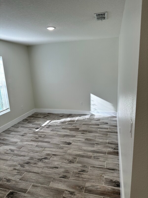 Building Photo - 176 Pine Grove Dr