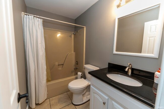 Building Photo - 7122 Woods Dr