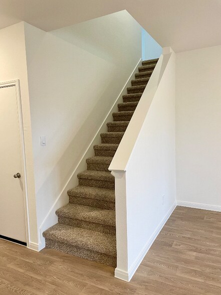 Building Photo - 270 Yosemite Dr