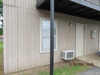 Building Photo - 1313 McNutt Rd