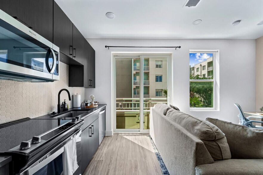 Building Photo - 617 N 12th St