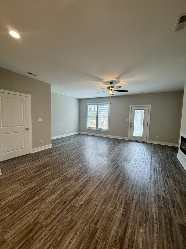 Building Photo - 52 Cuddington Ln