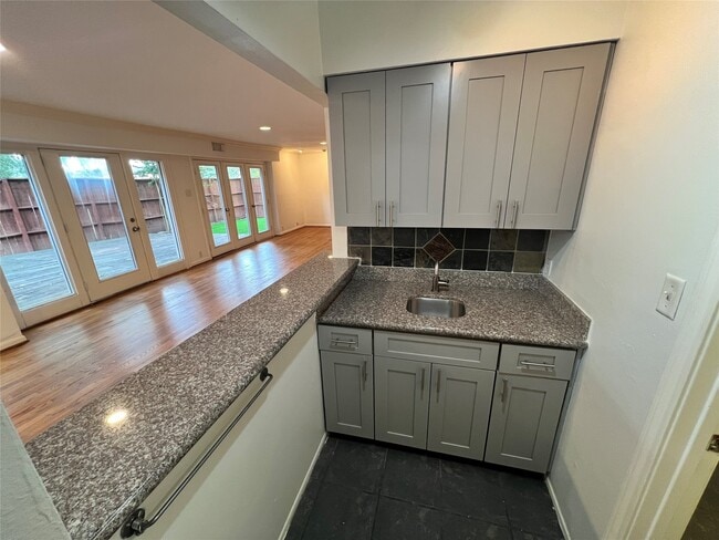 Building Photo - 919 S Ripple Creek Dr
