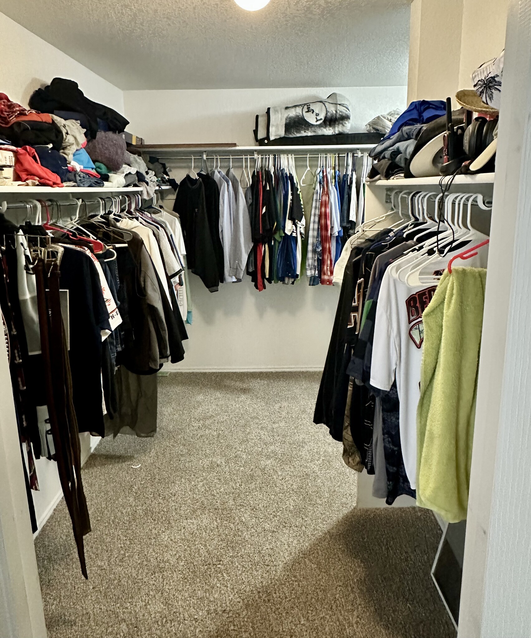 Master bedroom closet - 10366 Manor Crk