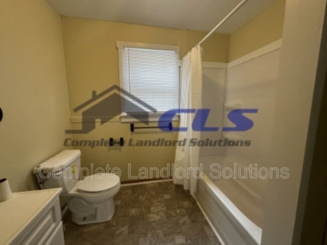 Building Photo - 1009 S 8th St