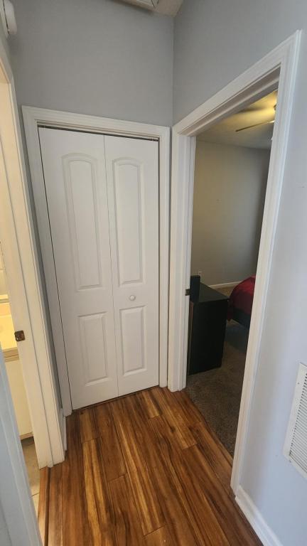 Building Photo - 476 River Oaks Dr