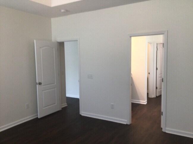 Building Photo - 137 Caledonia Dr