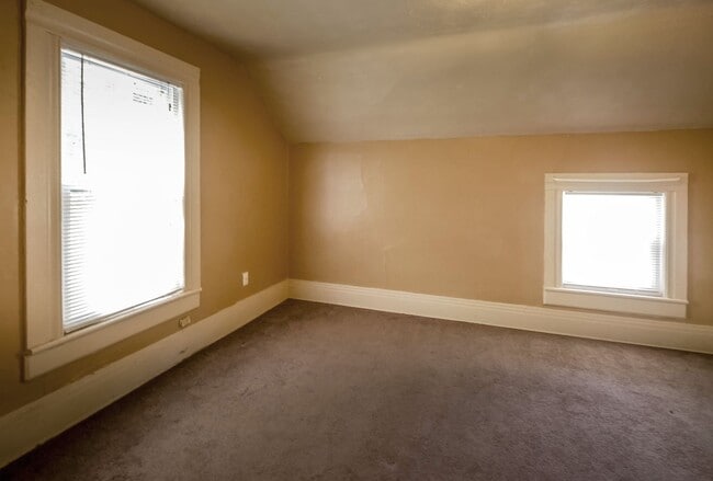 Building Photo - 690/692 Carpenter