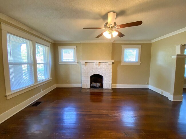 Building Photo - 2 bedroom, 1 bath near Jackson and Maury / Midtown Memphis