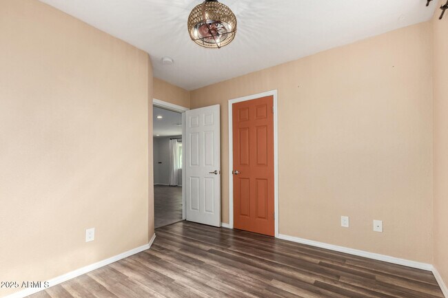 Building Photo - 2314 W Weldon Ave