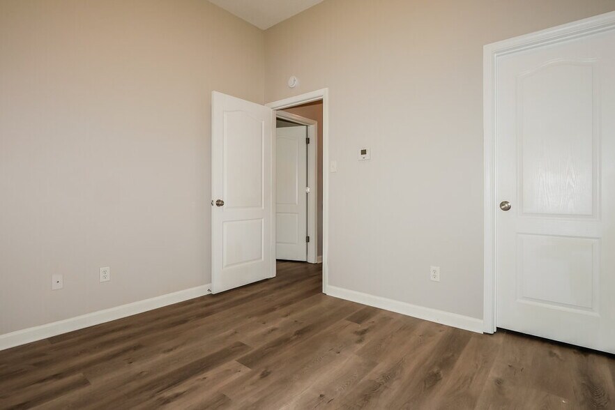 Building Photo - 1341 Broadstone Ln