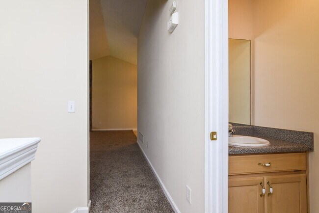 Building Photo - 9670 Crestview Terrace