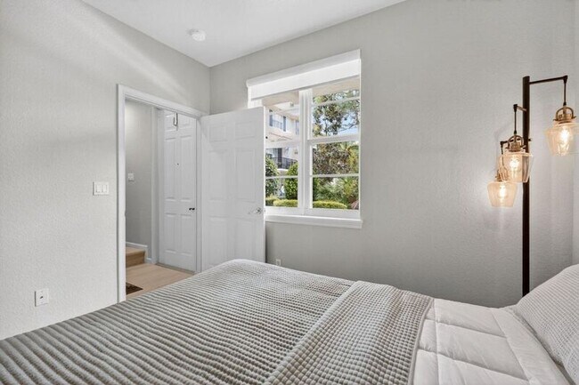 Building Photo - 150 Cat Rock Ln