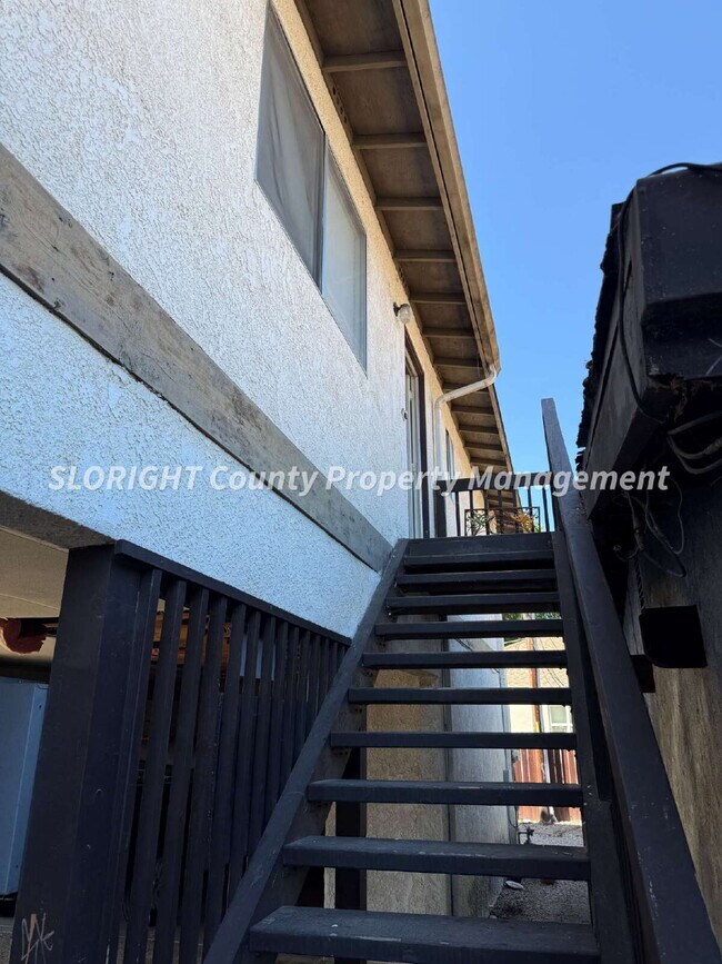 Building Photo - AVAILABLE NOW - Spacious 4 Bed, 2 Bath Apa...