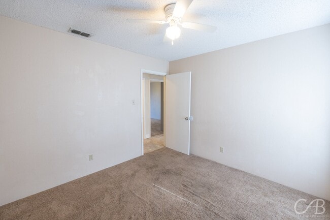 Building Photo - For lease