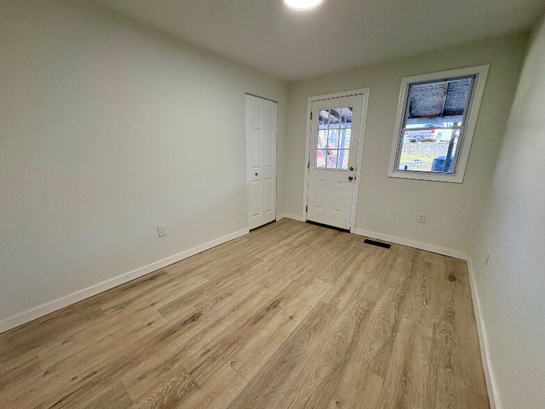 Building Photo - 115 Crawford Ave