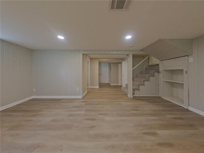 Building Photo - 7755 Eastwood Rd