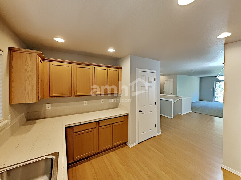 Building Photo - 38679 Dubarko Rd