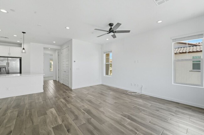 Building Photo - Like Brand New Luxurious Modern 3 Bedroom 2 Bath Townhome in Warner Meadow – Rare Rental Opportun...