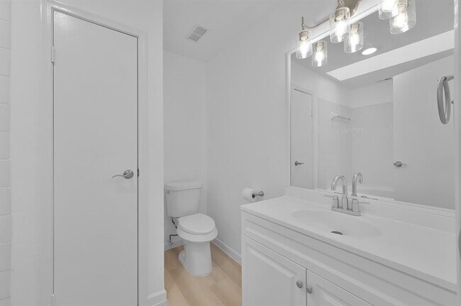 Building Photo - 9850 Pagewood Ln
