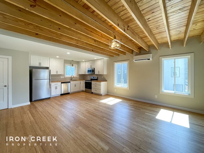 Building Photo - Beautiful, Brand-New Compact Cottage in So...