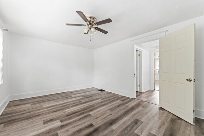 Building Photo - Welcome home to this Westend Beauty!