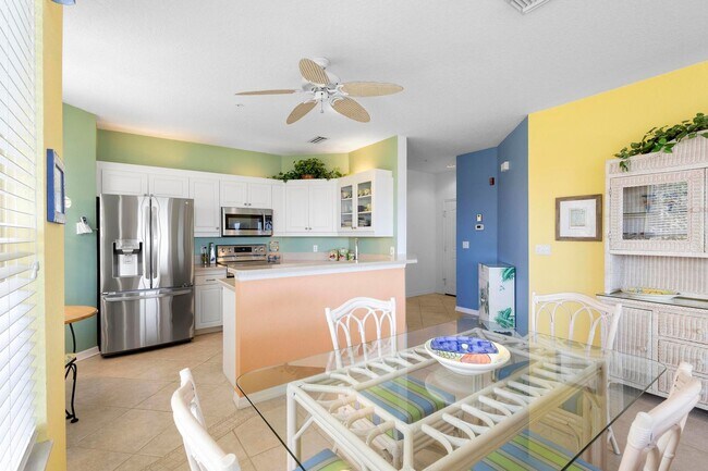 Building Photo - Beautiful Fully Furnished 3/2 Bouchelle Is...