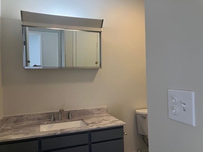 Building Photo - 112 S Wisconsin St