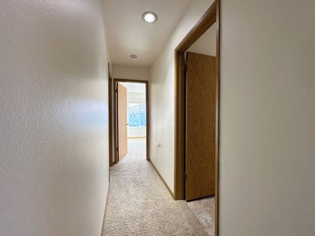 Building Photo - 2 Bedroom 2 bath home with views of the Na...