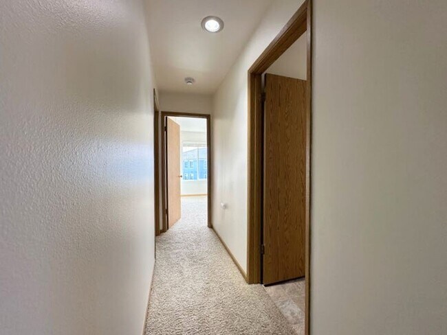 Building Photo - SPECIAL OFFER!!!! 2 Bedroom 2 bath home wi...