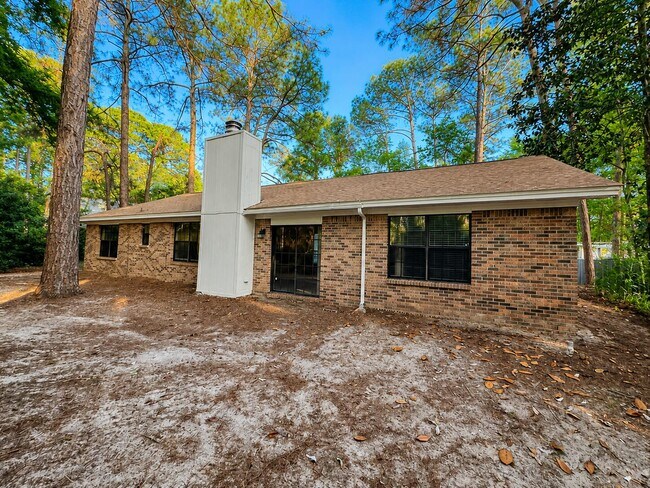 Building Photo - 723 Prestwick Dr