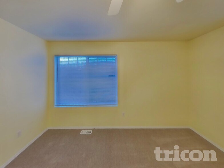 Building Photo - 2254 SW Siskin Cir