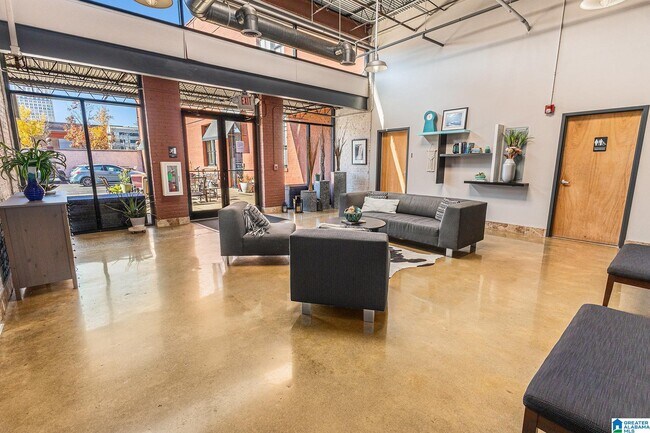 Building Photo - 2412 2nd Ave N