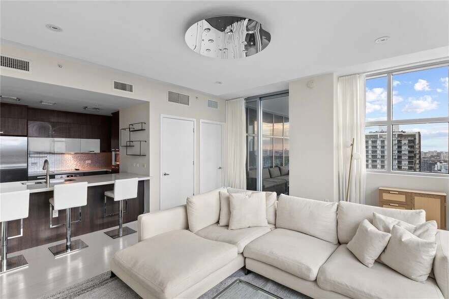 Primary Photo - 3301 NE 1st Ave