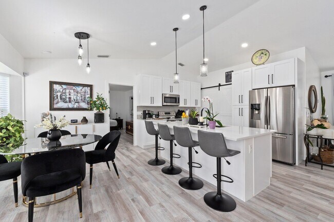 Primary Photo - 5789 NW Belwood Cir