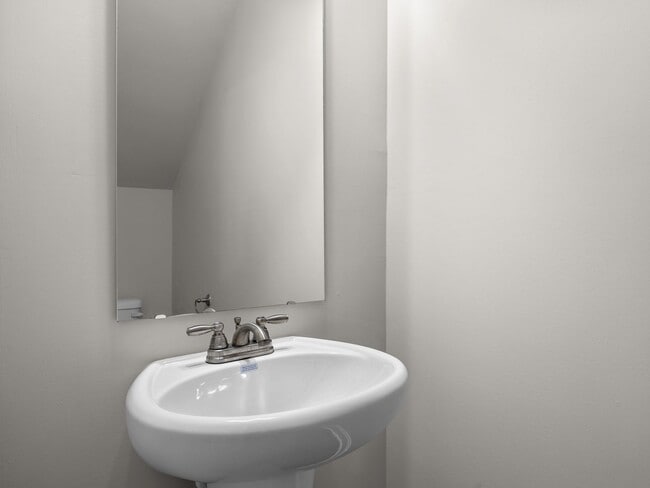 Building Photo - Charming two bedroom two and a half bathroom ready for you to call home!