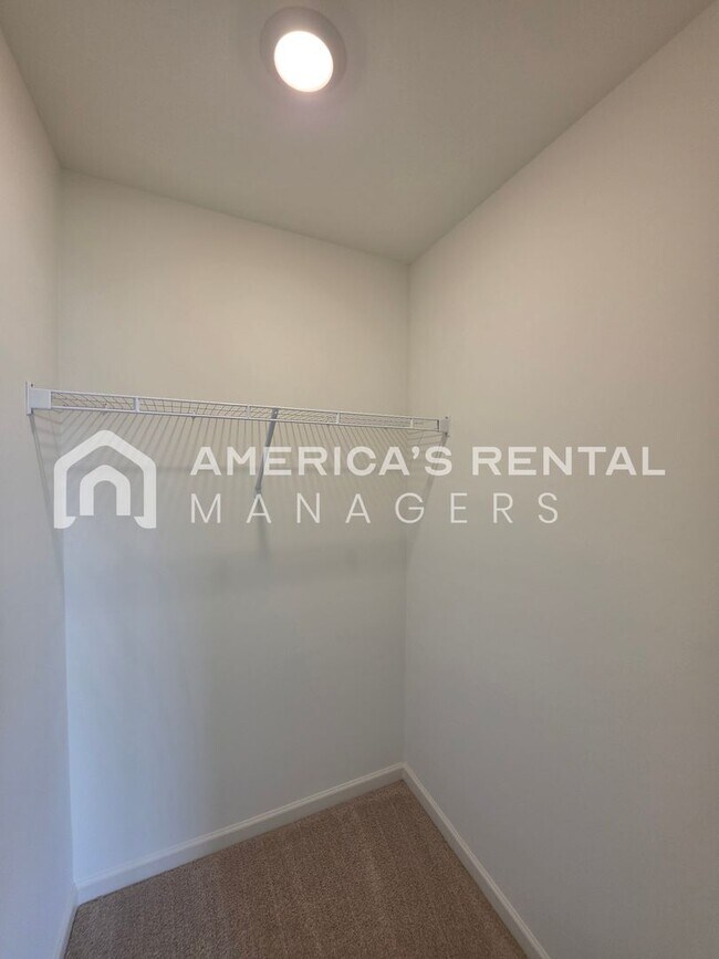 Building Photo - DEPOSIT PENDING! Spacious Home for Rent in Calera, AL!