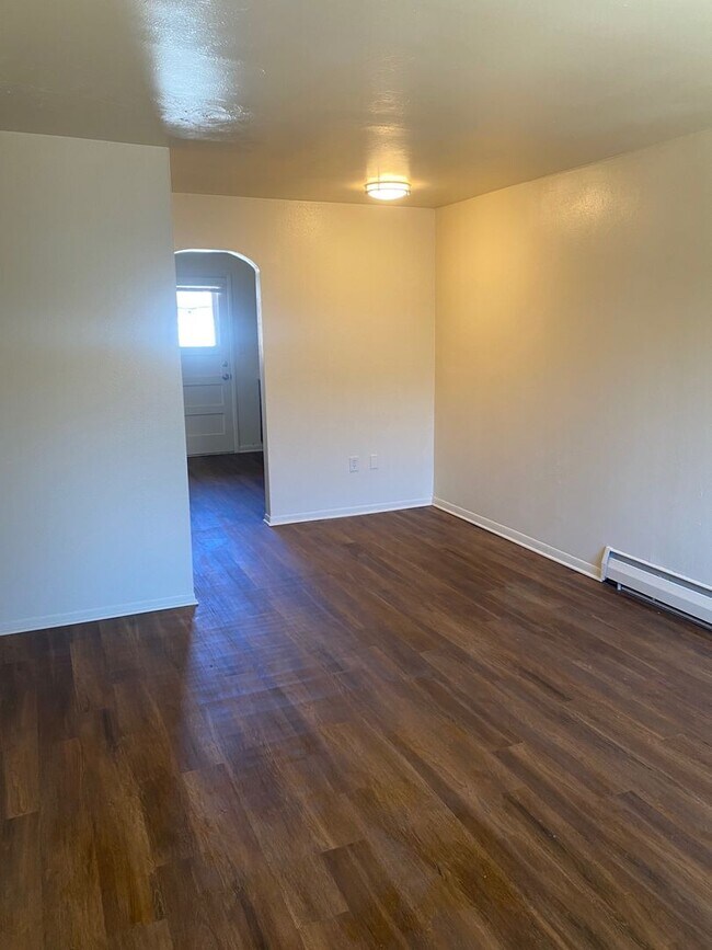 Building Photo - Newly Renovated 2BR | Courtyard & back patio | Lots of natural light