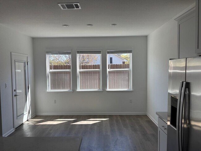 Building Photo - 1611 Iberville Dr