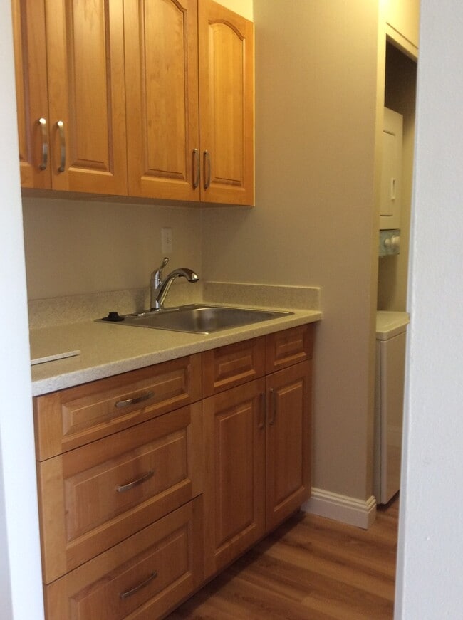 Building Photo - Elms - Close to Ala Moana, Downtown & More