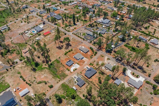 Building Photo - Paradise- 2 bed 2 bath +Bonus room, No Pets, Garage, fenced yard, RV parking