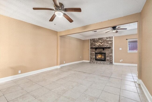 Building Photo - 8630 Valley S Dr