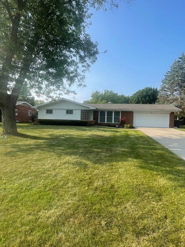 Primary Photo - 4384 Walton Plz