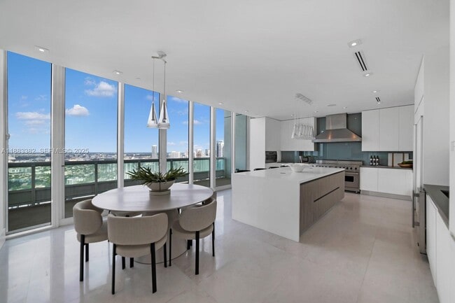 Building Photo - 1643 Brickell Ave