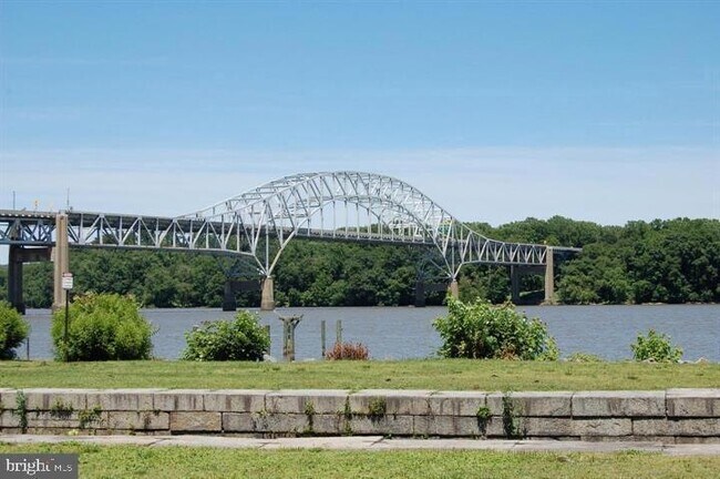 Building Photo - 247 Fountain St