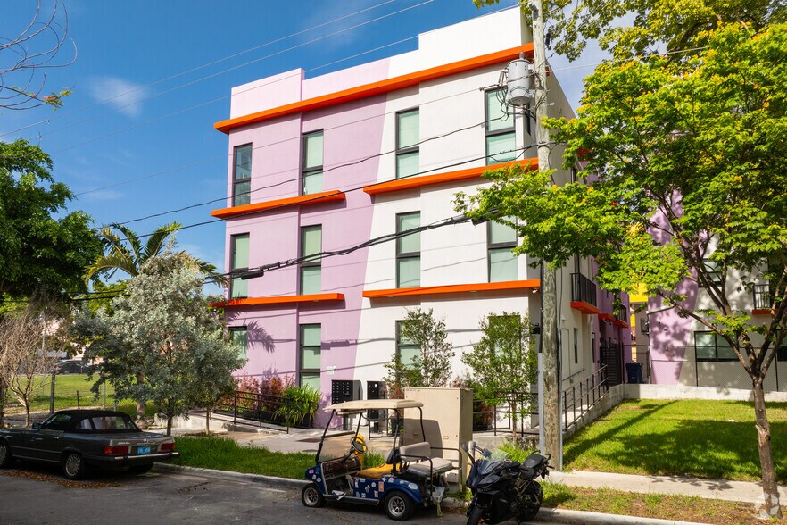 Primary Photo - Plum Apartments