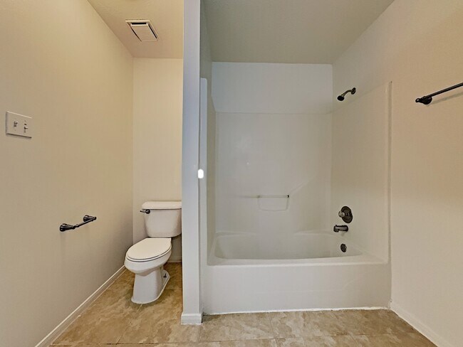 Building Photo - 2738 Springstone Dr