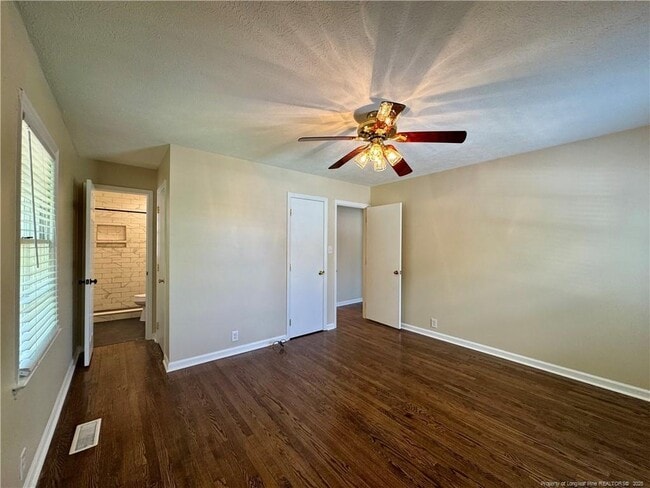 Building Photo - 431 Waterbury Dr