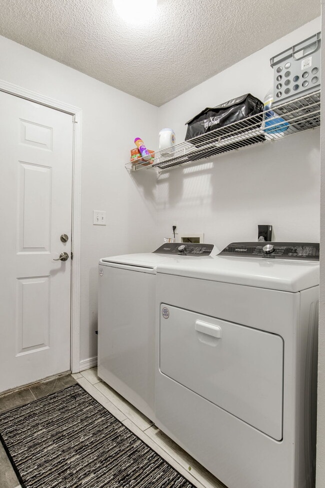 Building Photo - Move-in ready 3-bedroom, 1-bath cottage