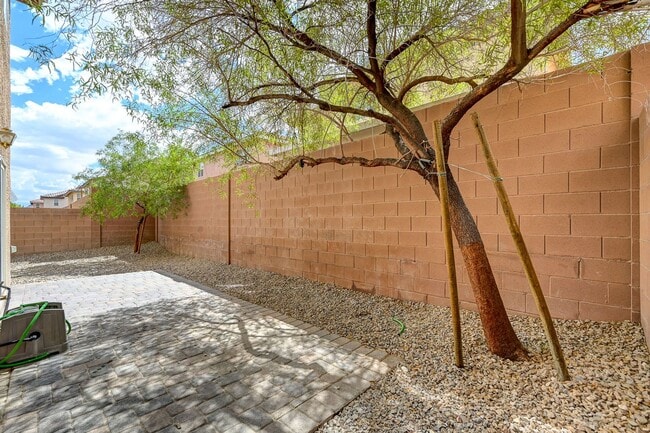 Building Photo - *MOUNTAINS EDGE 3 BED 2.5 BATH * COMMUNITY POOL, FITNESS CENTER, AND SPA *